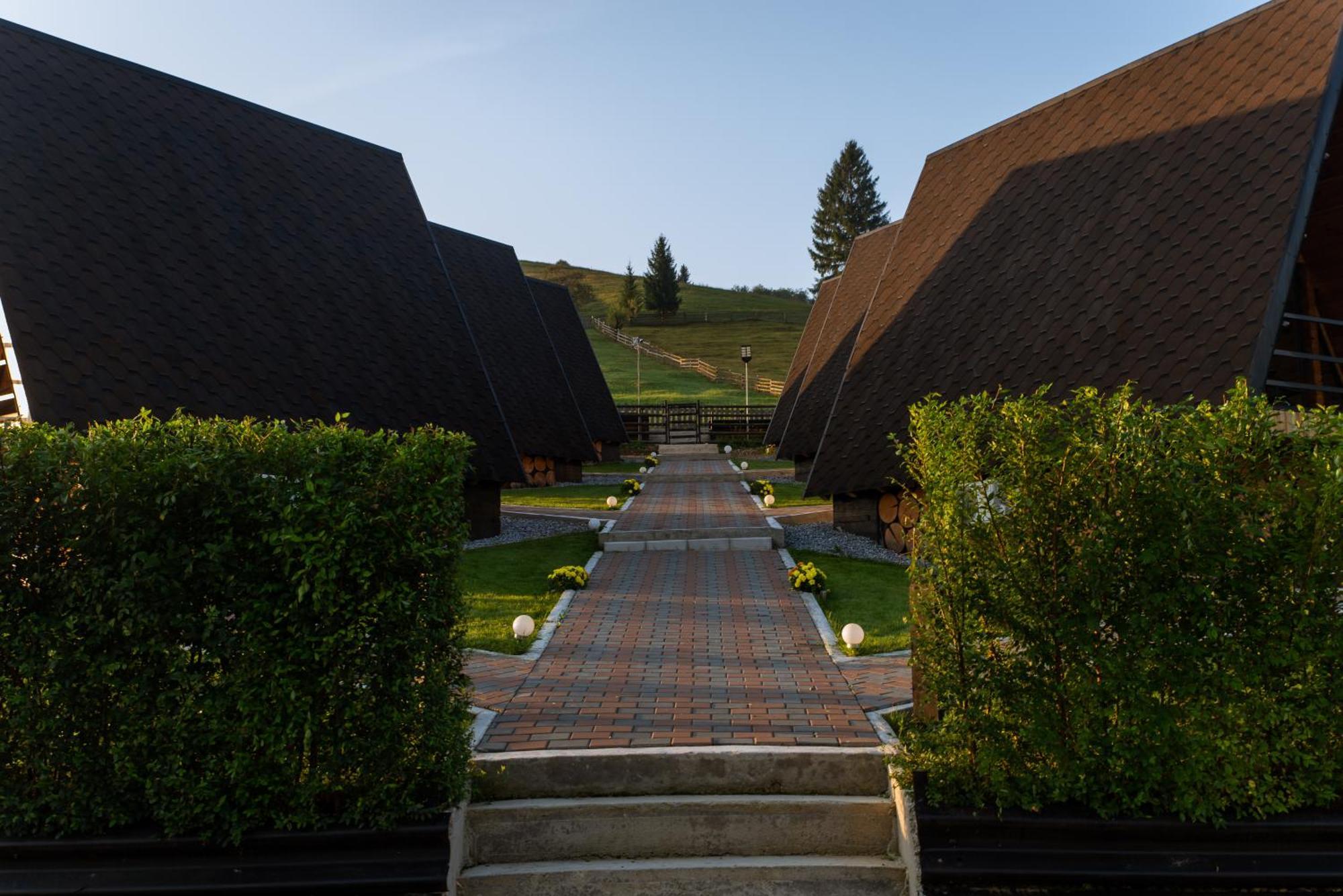 A Pisc Hotel Vatra Moldoviţei Exterior foto