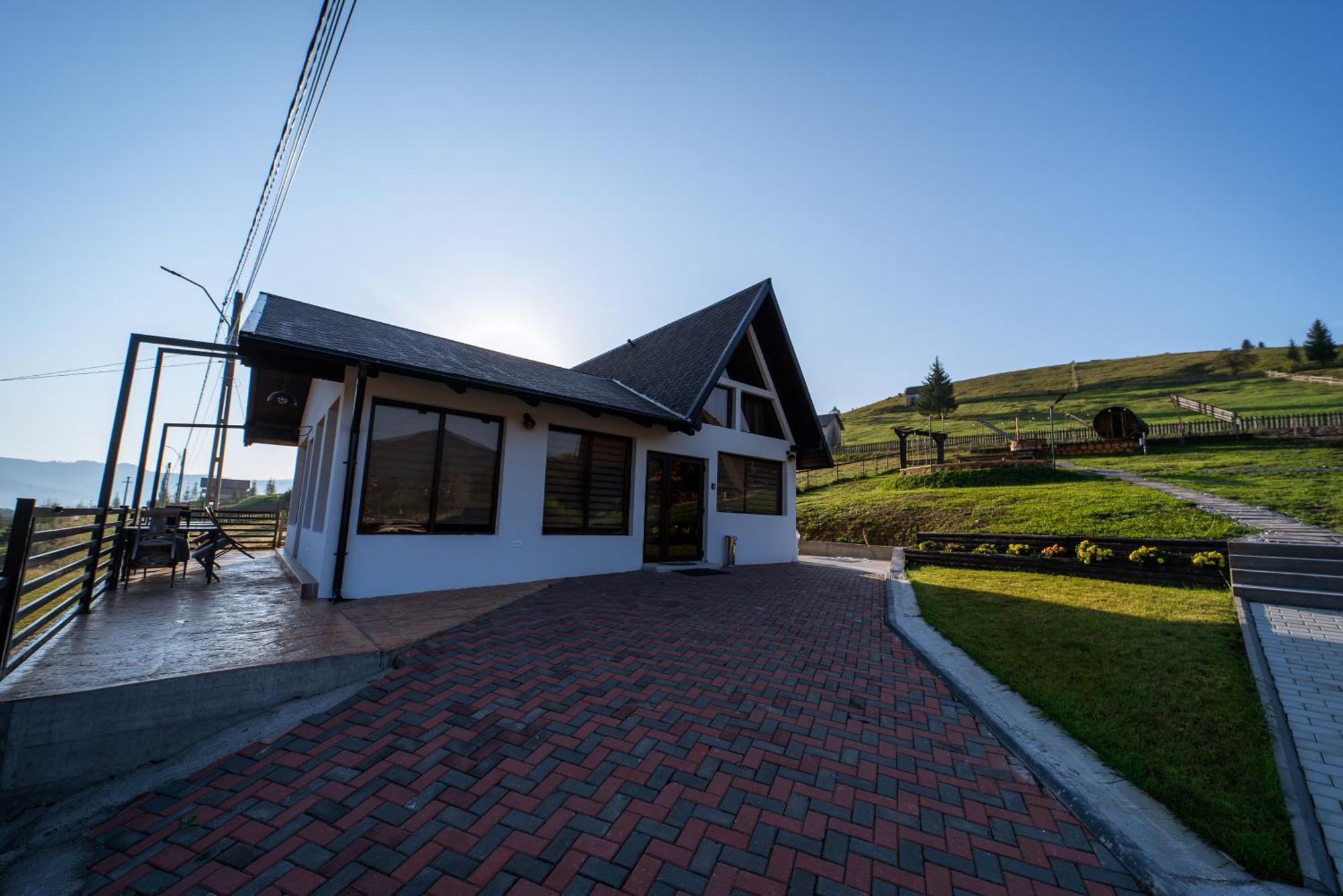 A Pisc Hotel Vatra Moldoviţei Exterior foto