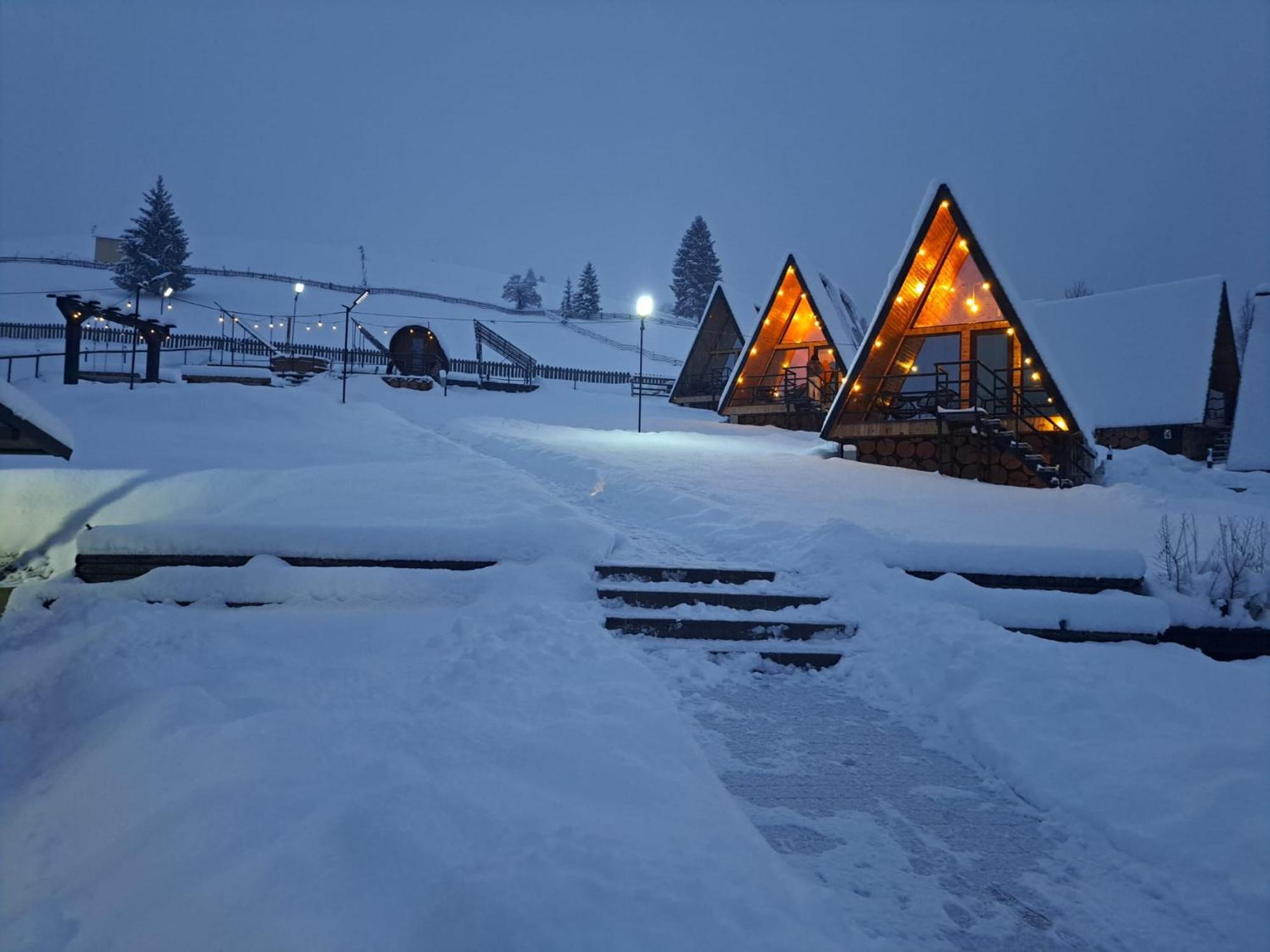 A Pisc Hotel Vatra Moldoviţei Exterior foto