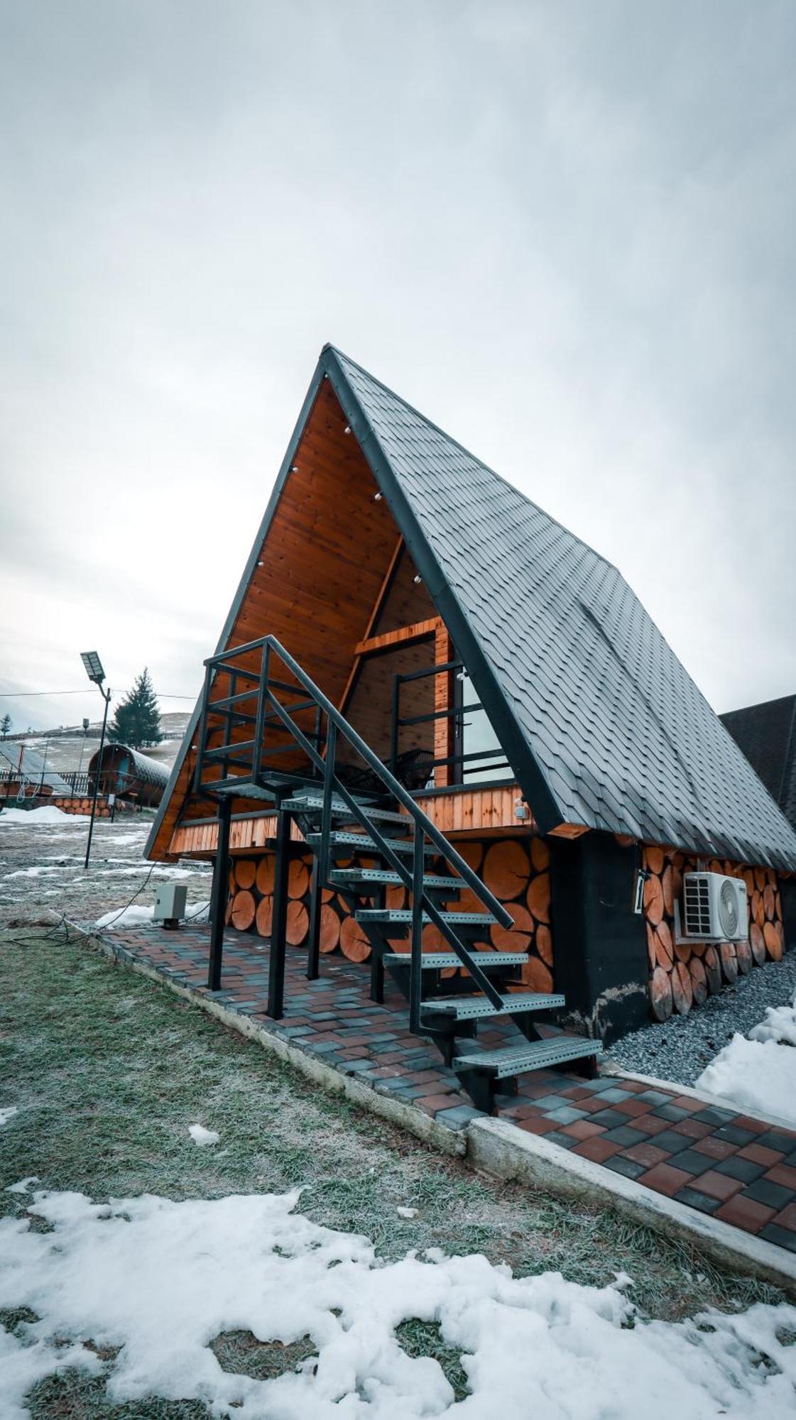 A Pisc Hotel Vatra Moldoviţei Exterior foto