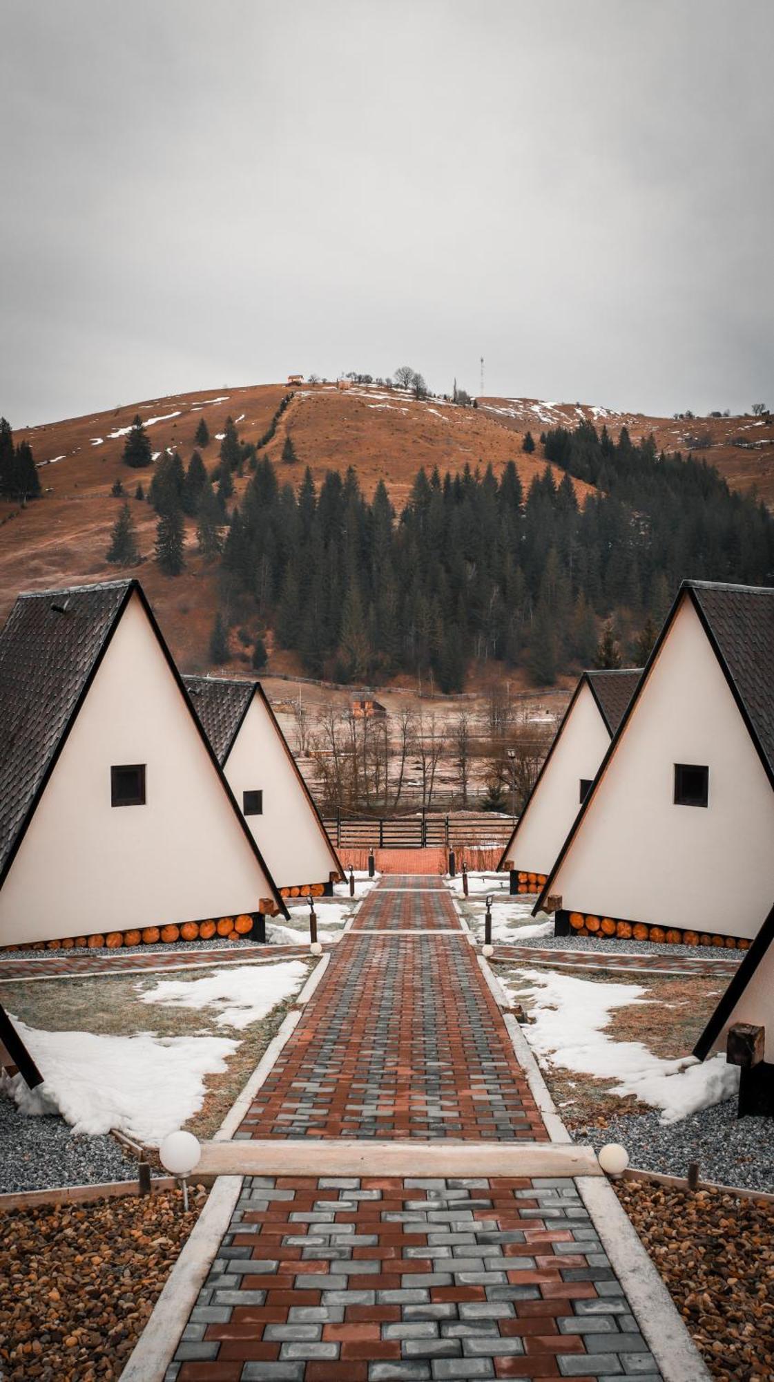 A Pisc Hotel Vatra Moldoviţei Exterior foto